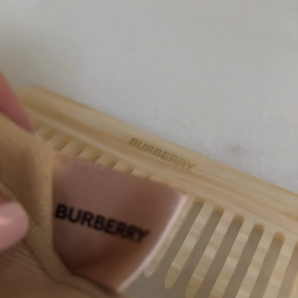 Burberry pearl comb
